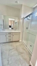 5301 E Commerce Way in Sacramento, CA - Building Photo - Building Photo