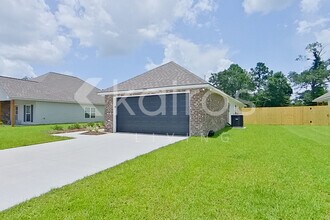 13739 Pinyon Dr in Denham Springs, LA - Building Photo - Building Photo