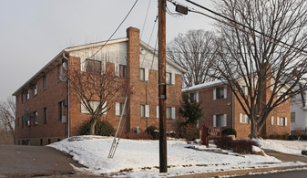 2606-2614 Montana Ave in Cincinnati, OH - Foto de edificio - Building Photo