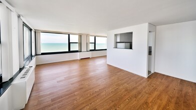 7447 S South Shore Dr in Chicago, IL - Building Photo - Building Photo