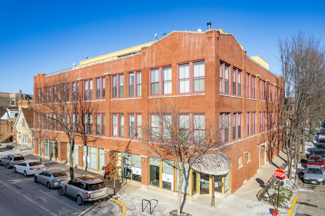 2300 W Armitage Ave in Chicago, IL - Building Photo