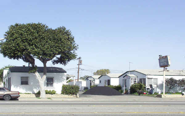 3911-& 3927 W Imperial Hwy in Inglewood, CA - Building Photo