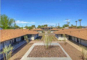 746 W Turney Ave, Apt 2, Unit 2 in Phoenix, AZ - Building Photo