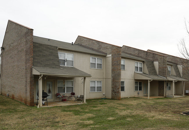 John Sevier Apartments in Maryville, TN - Building Photo - Building Photo