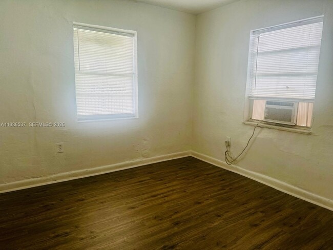 1801 NW 54th St in Miami, FL - Building Photo - Building Photo