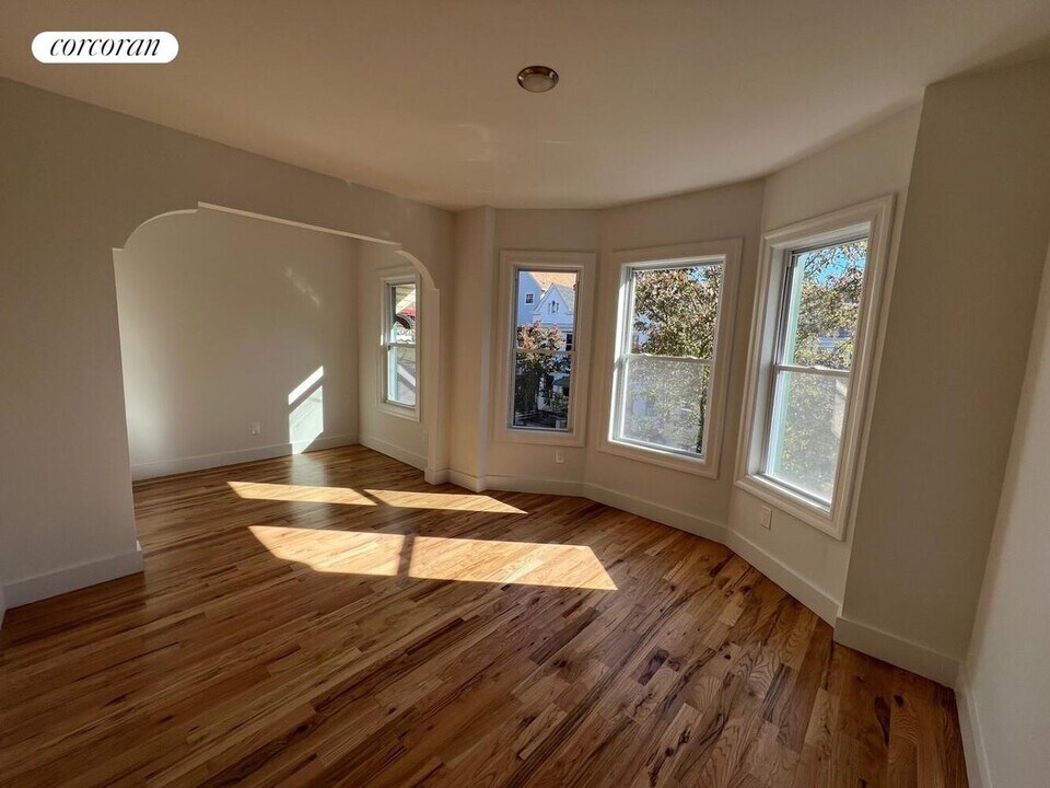 82 Hendrix St in Brooklyn, NY - Building Photo