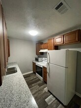 1917 Pine Tree Dr in Bryan, TX - Foto de edificio - Building Photo