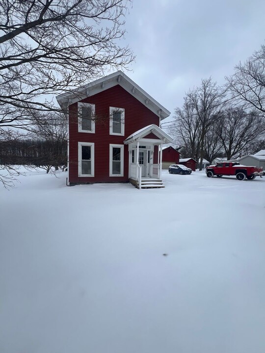 1681 Lake St in Lake City, PA - Building Photo