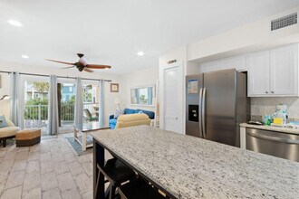 1948 W Beach Blvd in Gulf Shores, AL - Foto de edificio - Building Photo