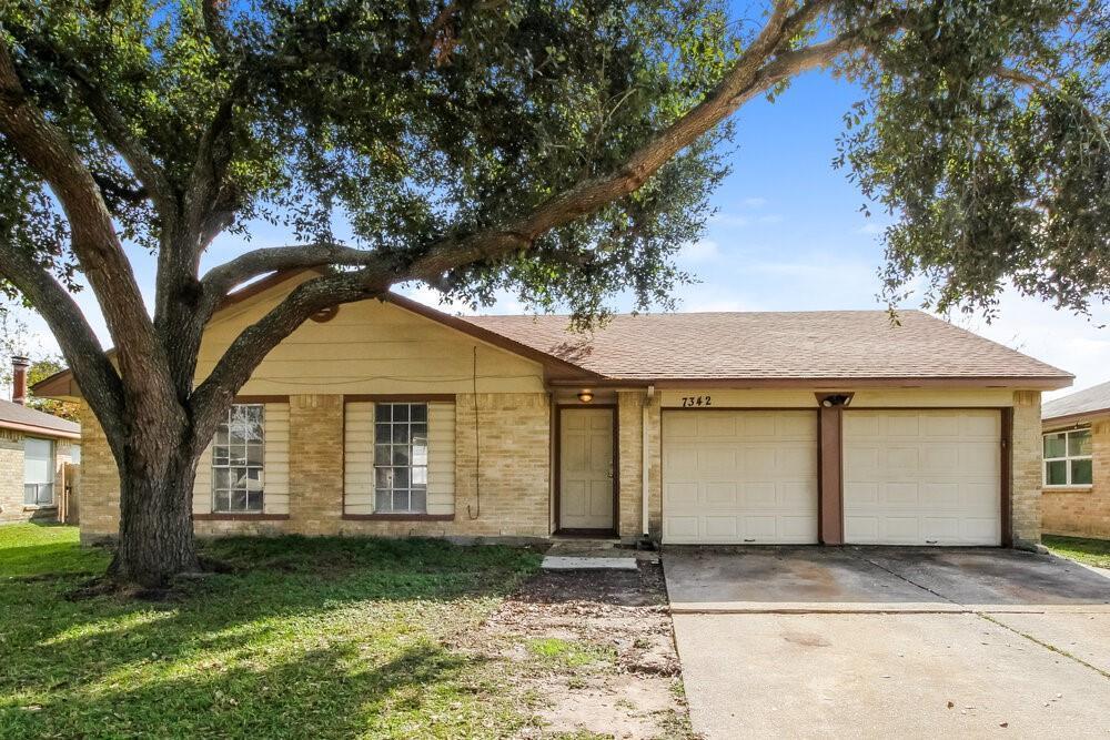 7342 Sonnet Glen Ln in Houston, TX - Building Photo