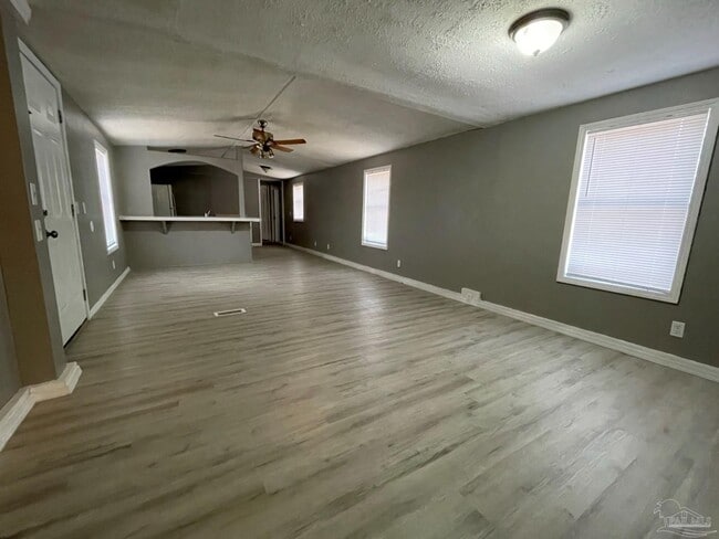 8103 N Palafox St in Pensacola, FL - Building Photo - Building Photo