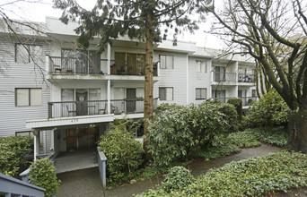 SHANLEY MANOR in New Westminster, BC - Building Photo - Building Photo