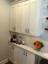 2126 W Barry Ave, Unit Barry 3 in Chicago, IL - Building Photo - Building Photo