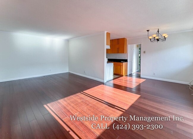 1827 S Barrington Ave in Los Angeles, CA - Building Photo - Building Photo