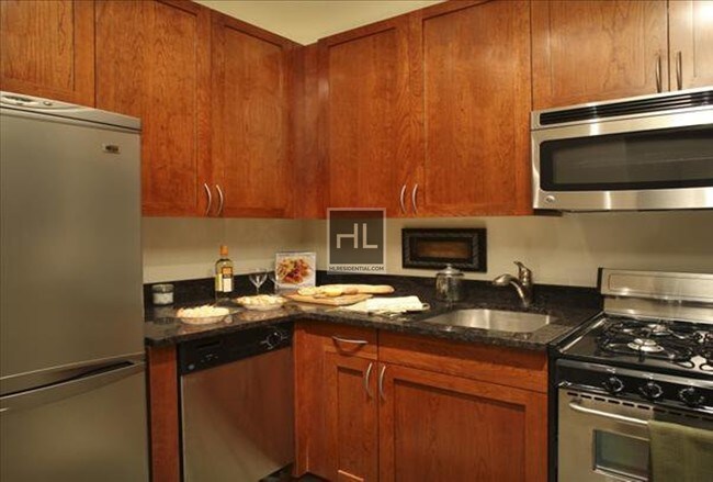 50 W 77th St-Unit -03A in New York, NY - Building Photo - Building Photo