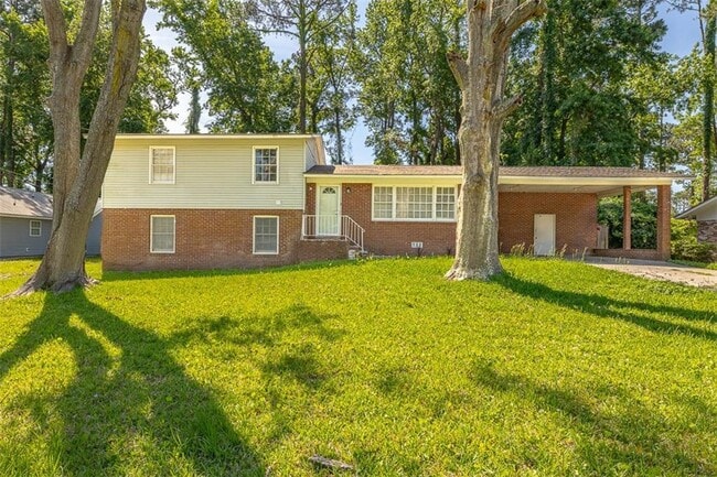 property at 150 Fairway Oaks Dr