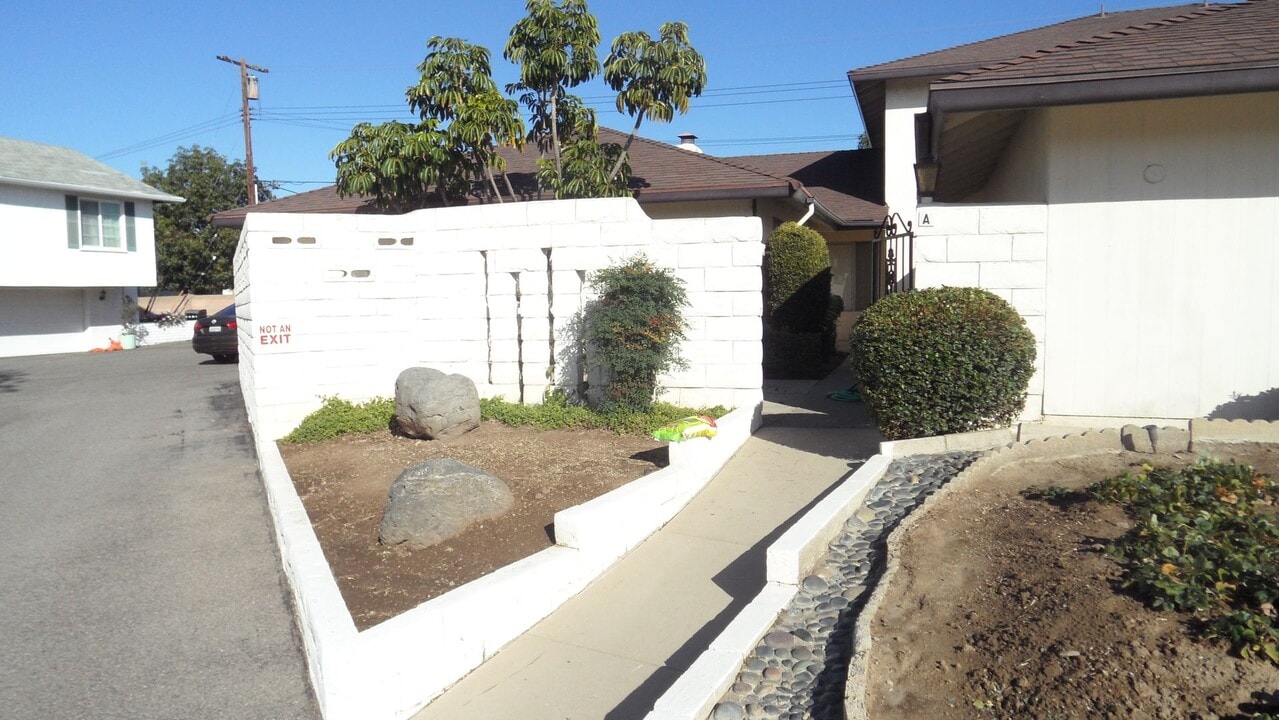 1189 N Shattuck St in Orange, CA - Building Photo