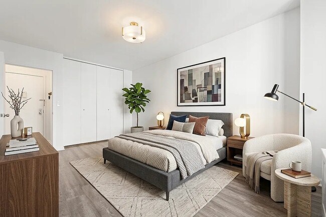 245 E 44th St, Unit 19A in New York, NY - Foto de edificio - Building Photo