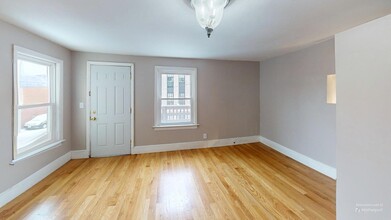 14 Johnson Ave, Unit 3 in Quincy, MA - Foto de edificio - Building Photo