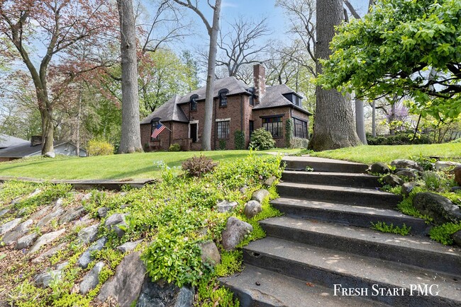 property at 28 Woodmer Ln