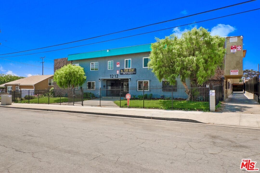 1212 W 107th St in Los Angeles, CA - Building Photo