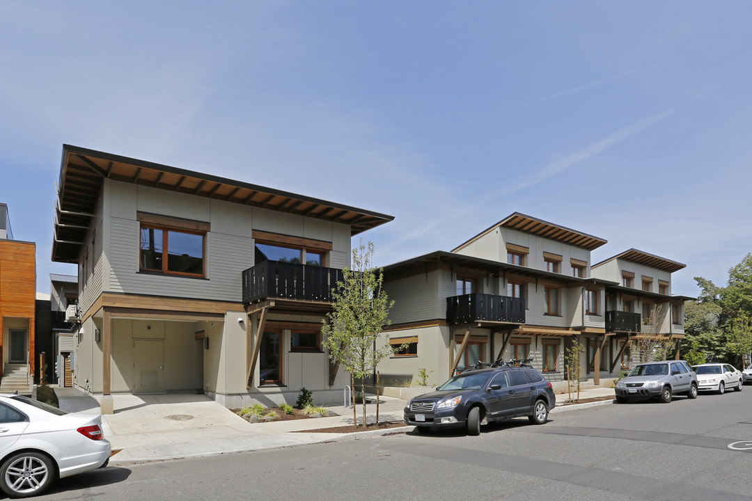 Ankeny Row in Portland, OR - Building Photo