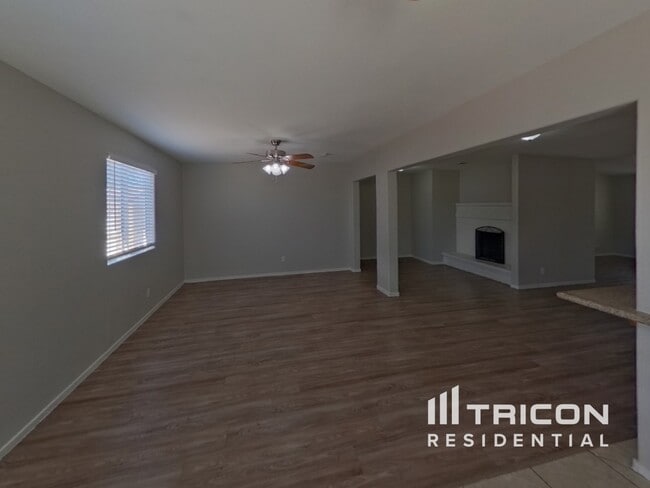 5723 Deer Valley Dr in Las Vegas, NV - Building Photo - Building Photo