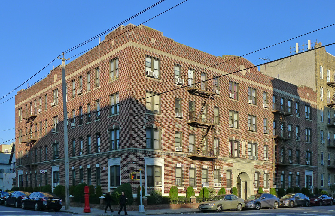 2258 Ocean Avenue in Brooklyn, NY - Foto de edificio