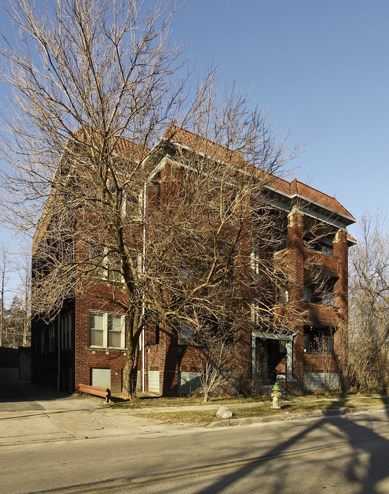 2555 Kenilworth Rd in Cleveland, OH - Building Photo