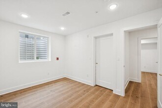 5034 Florence Ave in Philadelphia, PA - Building Photo - Building Photo