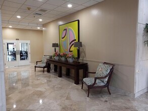 9960 S Ocean Dr, Unit 502 in Jensen Beach, FL - Foto de edificio - Building Photo