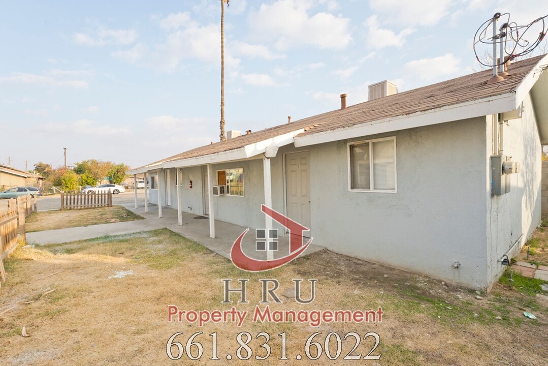 1401 Yosemite Dr in Bakersfield, CA - Building Photo