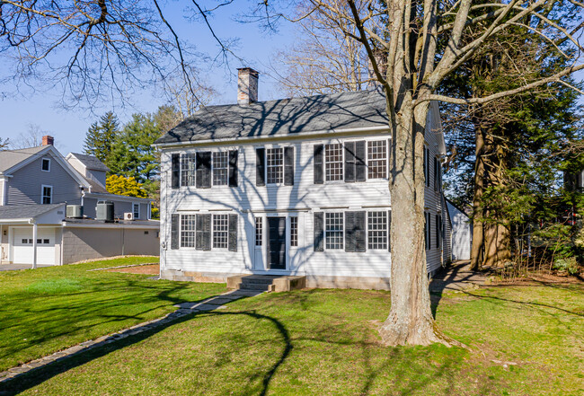 112 Main St S in Woodbury, CT - Building Photo - Building Photo