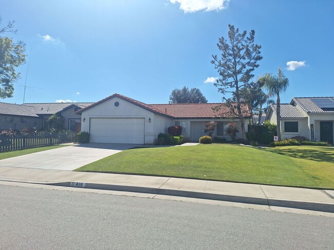 419 Dovecotes Ct in Bakersfield, CA - Foto de edificio - Building Photo