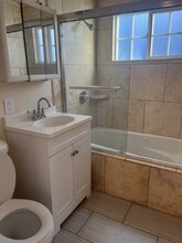 1812 Idaho Ave, Unit Upstairs in Santa Monica, CA - Building Photo - Building Photo