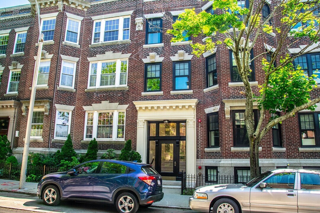 9 Alton Pl, Unit 2 in Brookline, MA - Foto de edificio