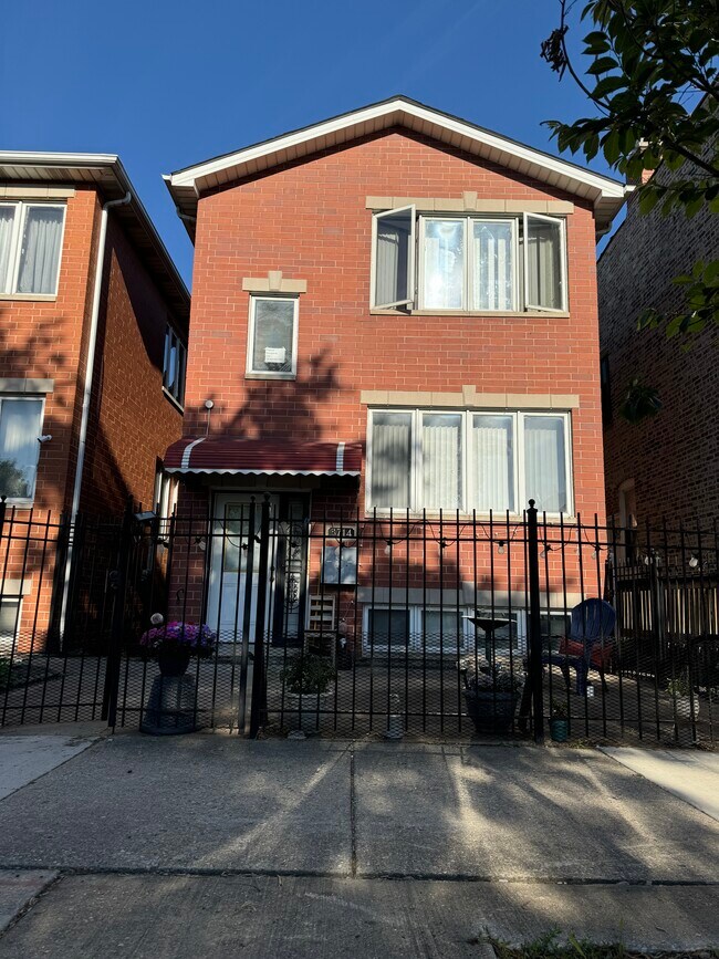 3714 S Hermitage Ave, Unit 2F