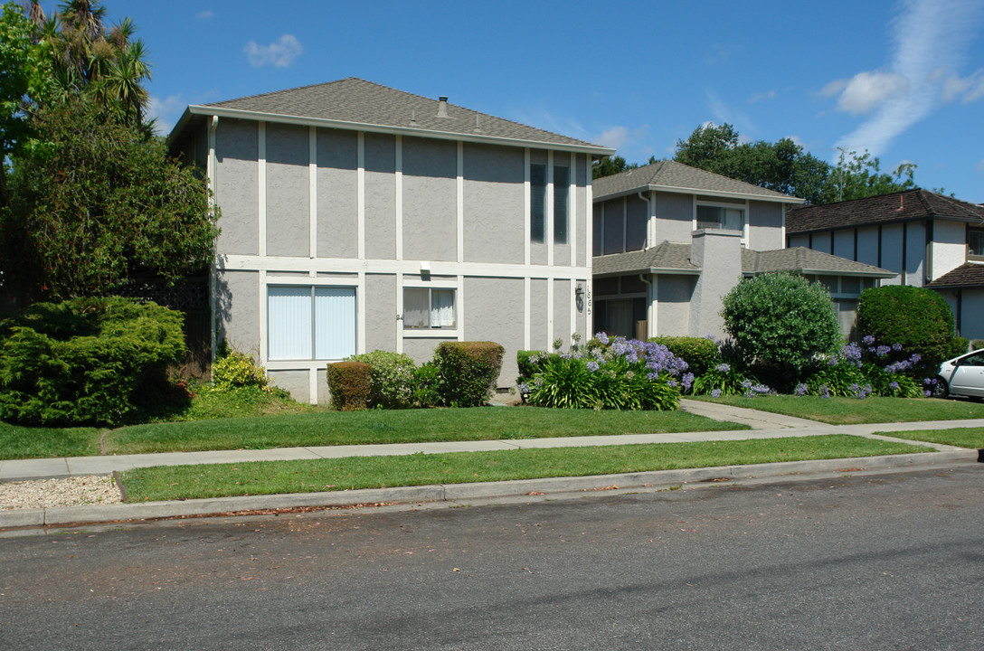 1665 Brookvale Dr in San Jose, CA - Building Photo