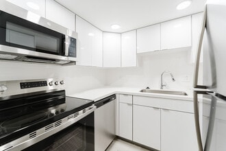 Oakland Park Villas in Oakland Park, FL - Building Photo - Building Photo