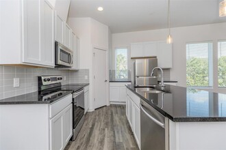 680 Naumann Dr in Leander, TX - Building Photo - Building Photo