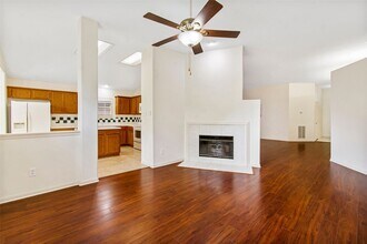 206 N Dreamweaver Cir in Spring, TX - Foto de edificio - Building Photo