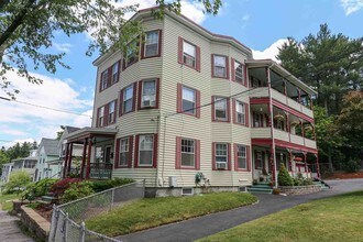 715 Belmont St-Unit -2 in Manchester, NH - Foto de edificio - Building Photo
