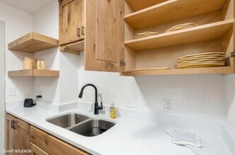 700 Liberty St in Pella, IA - Foto de edificio - Building Photo