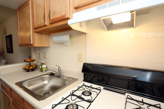 Hillendale Gate Apartments in Baltimore, MD - Building Photo - Interior Photo