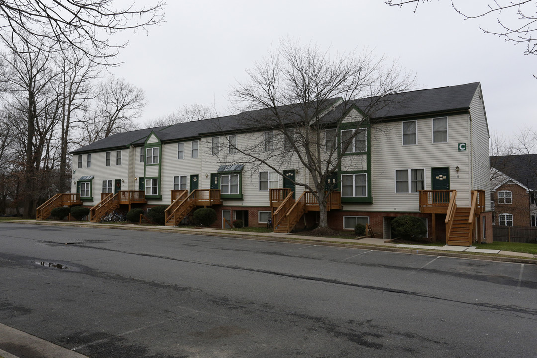 The University Townhouses in Fairfax, VA - Building Photo