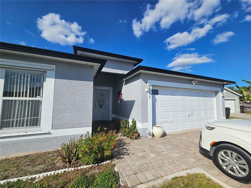 2158 Marisol Loop in Kissimmee, FL - Building Photo