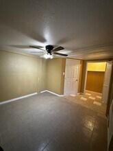 1325 Hidalgo St in Seguin, TX - Building Photo - Building Photo