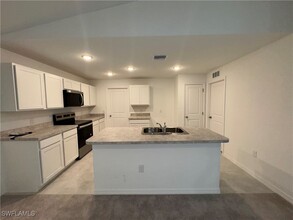4606 Dora Ave S in Lehigh Acres, FL - Building Photo - Building Photo