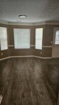 5612 Union Pointe Dr in Union City, GA - Building Photo