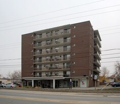Queenston Apartments in Hamilton, ON - Building Photo